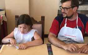 Bei einem optionalen Kochkurs lernen große und kleine Gäste wie man z.B. Orecchiete zubereitet